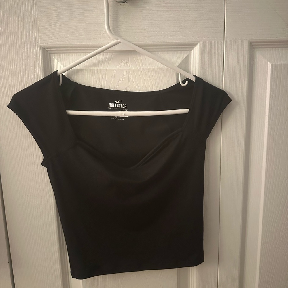Hollister Women's Elegant Black Crop Top